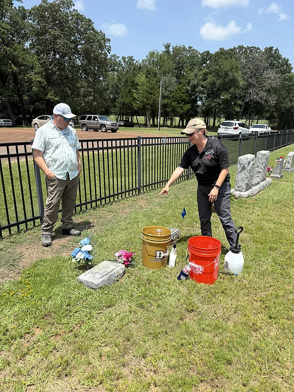 Describing the lichen on the marker